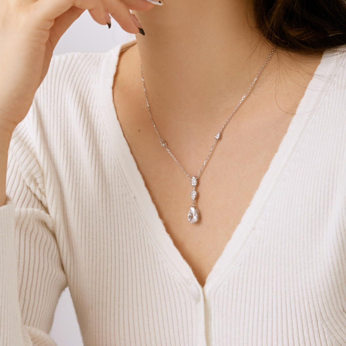 [baslovejewels]Dazzling Pear Cut Necklace