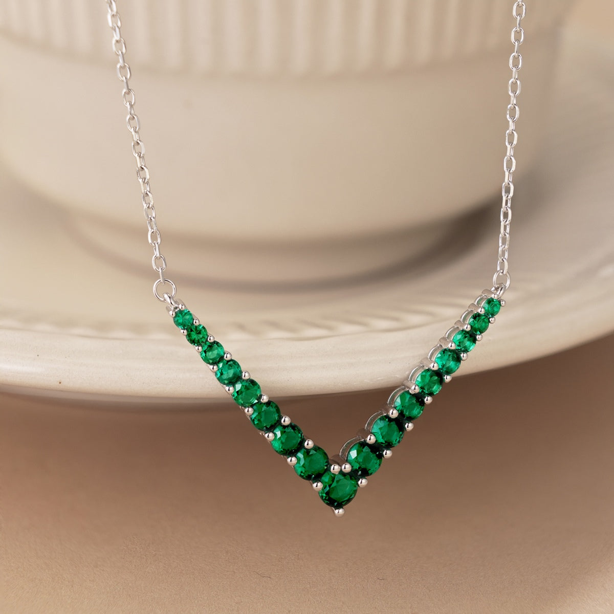 [baslovejewels]Ornate Round Cut Necklace