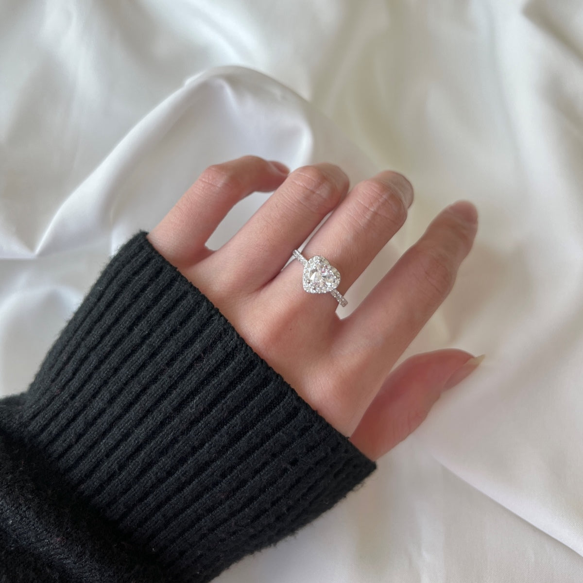 [baslovejewels]Eternity Splashy Romantic Heart Shape Lover Ring