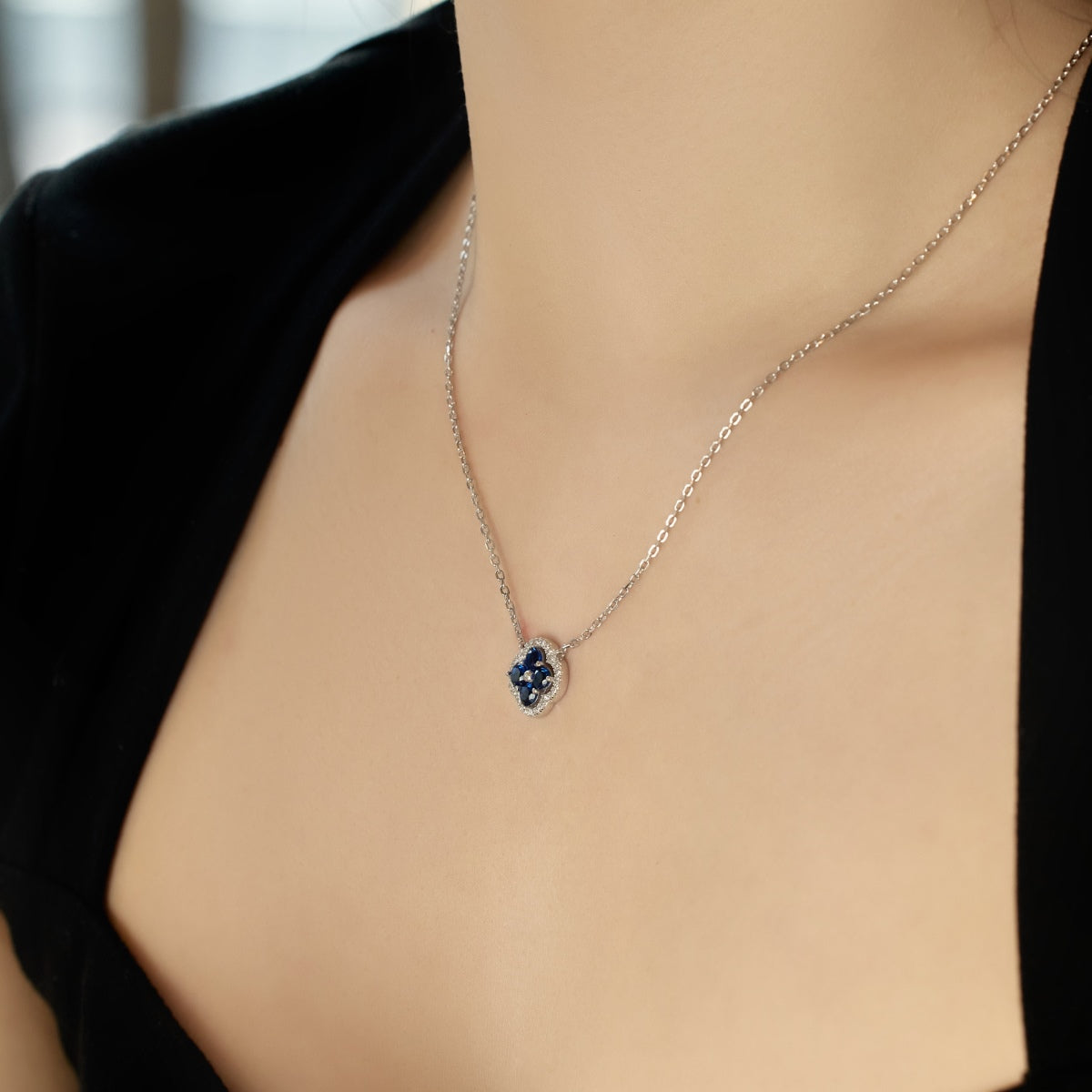 [baslovejewels]Exquisite Necklace With Four-Leaf Clover Flower Design