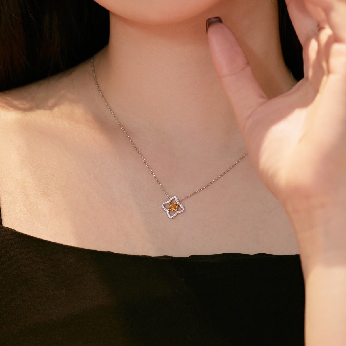 [baslovejewels]Exquisite Flower Shape Princess Cut Necklace