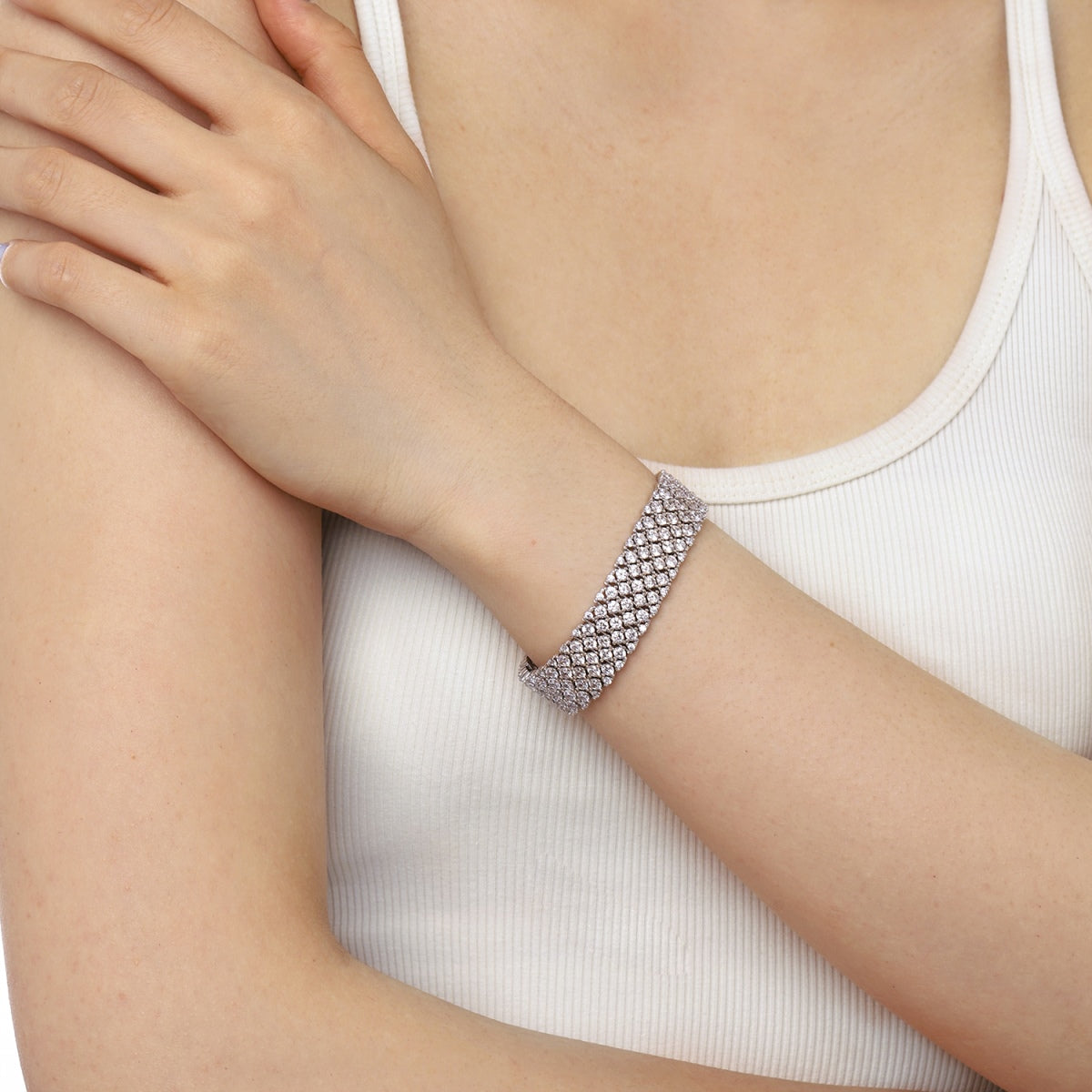 [baslovejewels]Ornate Elegant Round Cut Party Bracelet