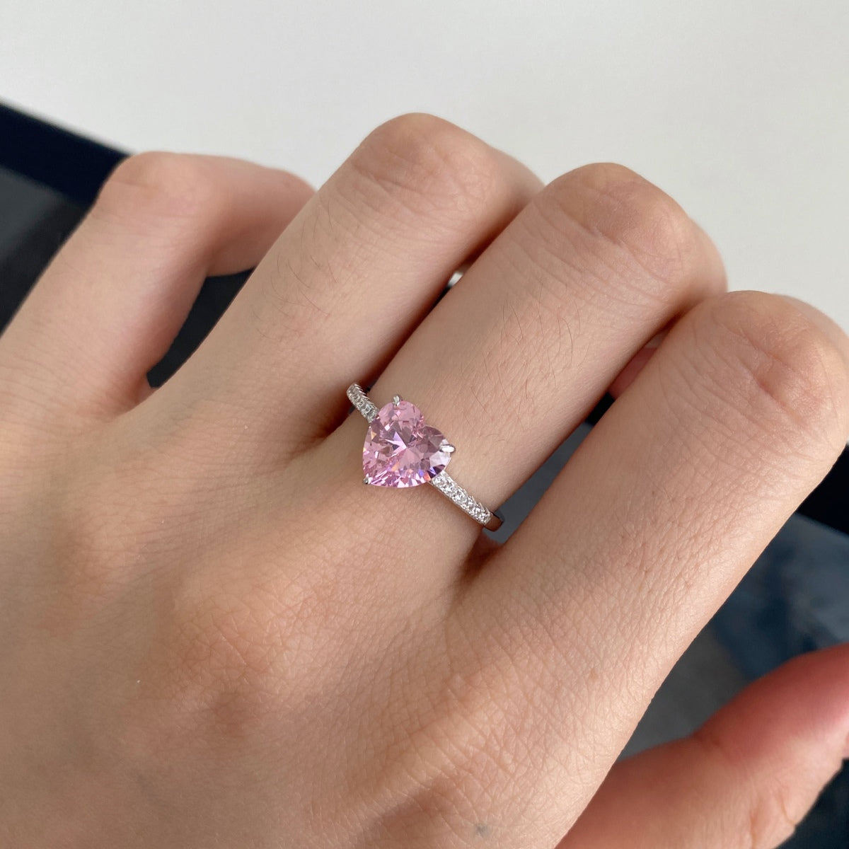 [baslovejewels]2.0 Carat Dazzling Lustrous Heart Cut Lover Ring