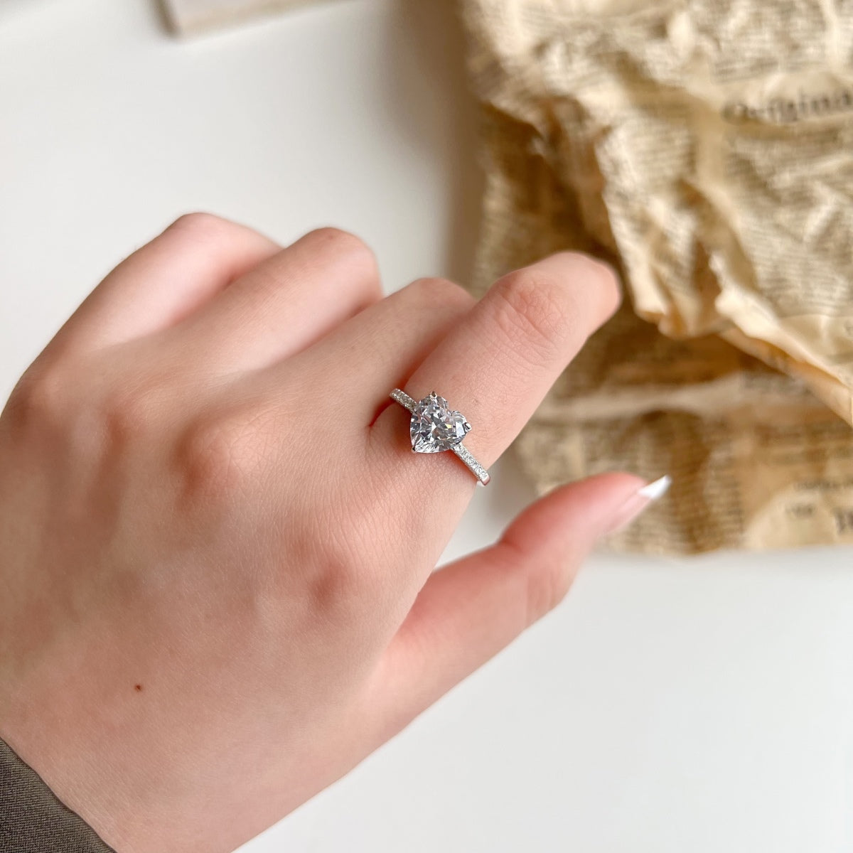 [baslovejewels]2.0 Carat Dazzling Lustrous Heart Cut Lover Ring