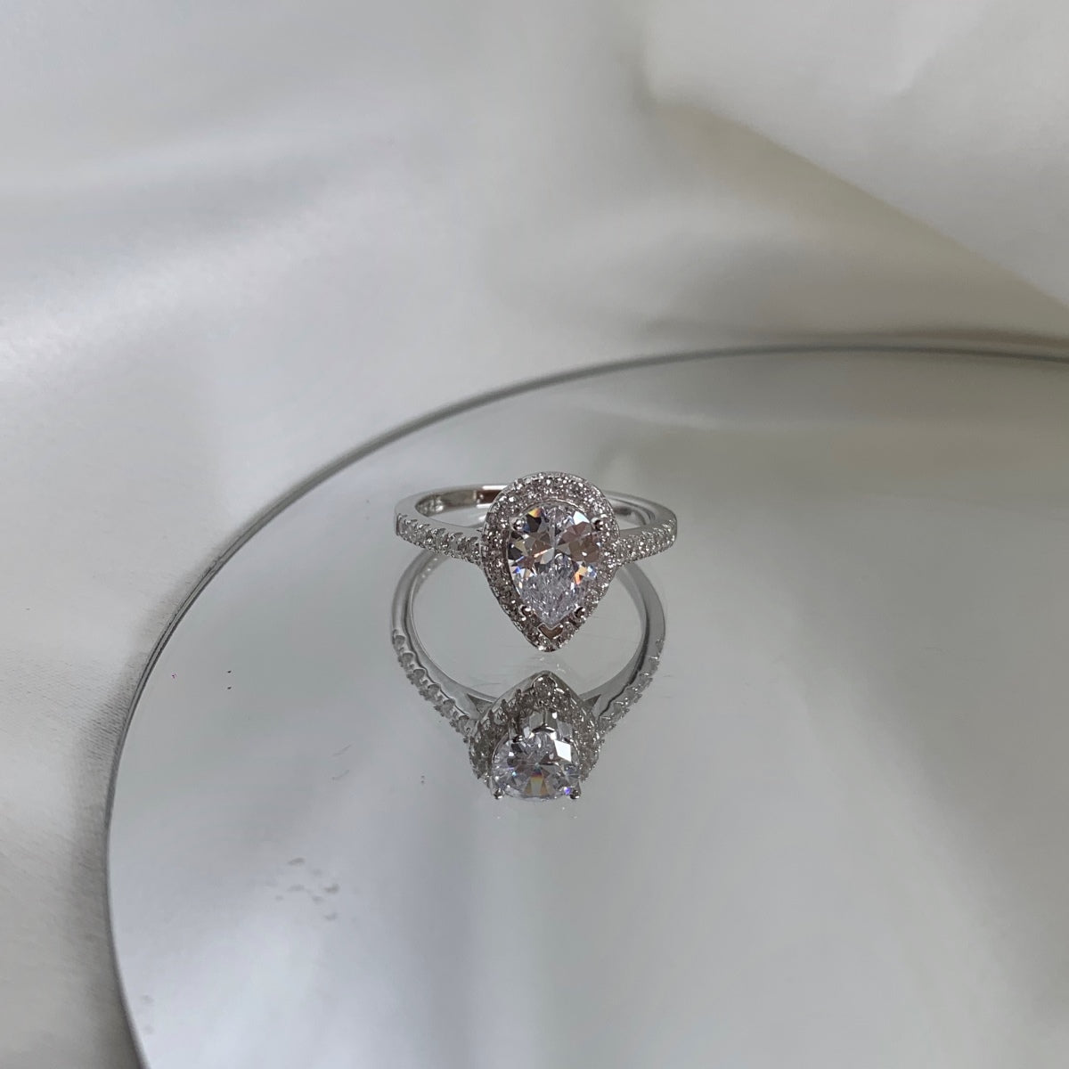 [baslovejewels]1.0 Carat Luxurious Resplendent Water Drop Shape Wedding Ring