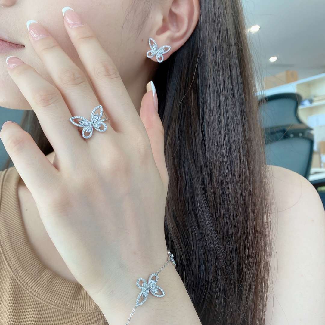 [baslovejewels]Delicate Butterfly Pendant Bracelet