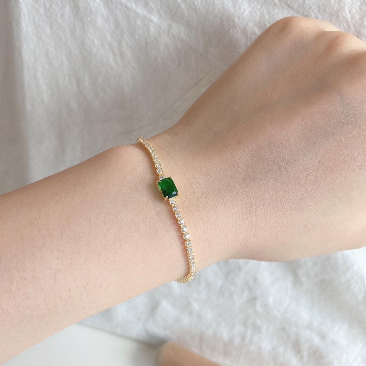 [baslovejewels]1.0 Carat Unique Emerald Cut Banquet Bracelet