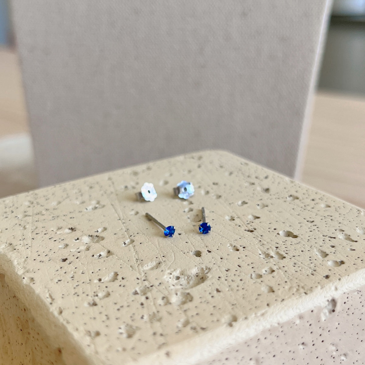 [baslovejewels]Delicate Solitaire Earrings
