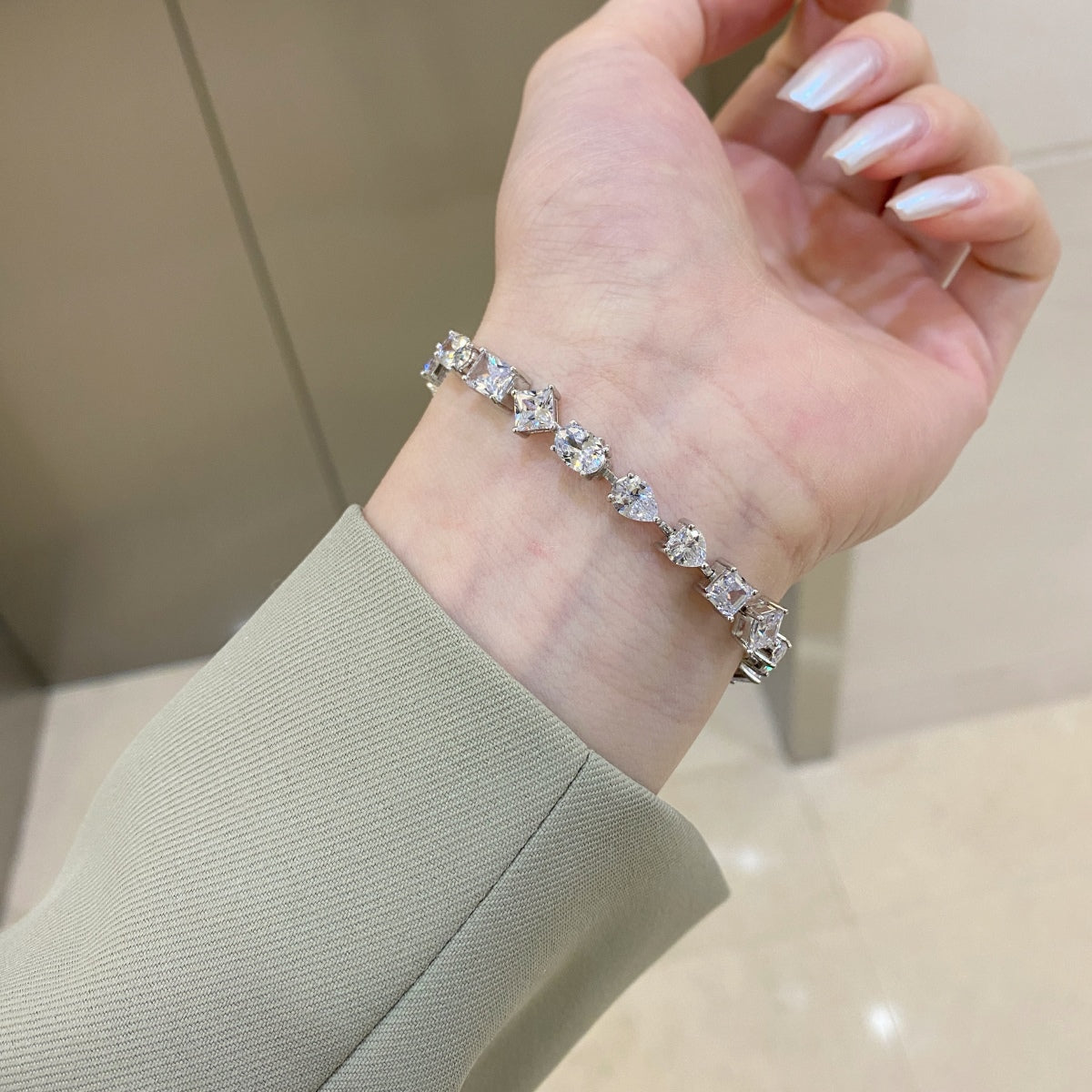 [baslovejewels]Unique Exquisite Multi Cut Daily Bracelet