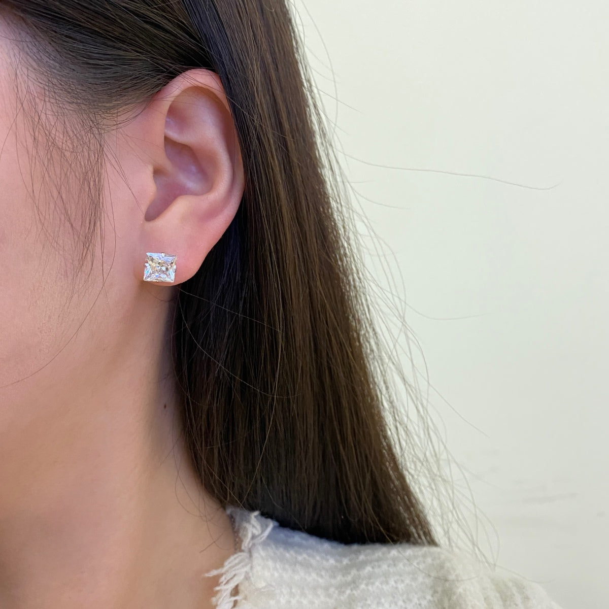 [baslovejewels]Stylish Shiny Square Center Stone Stud Earrings