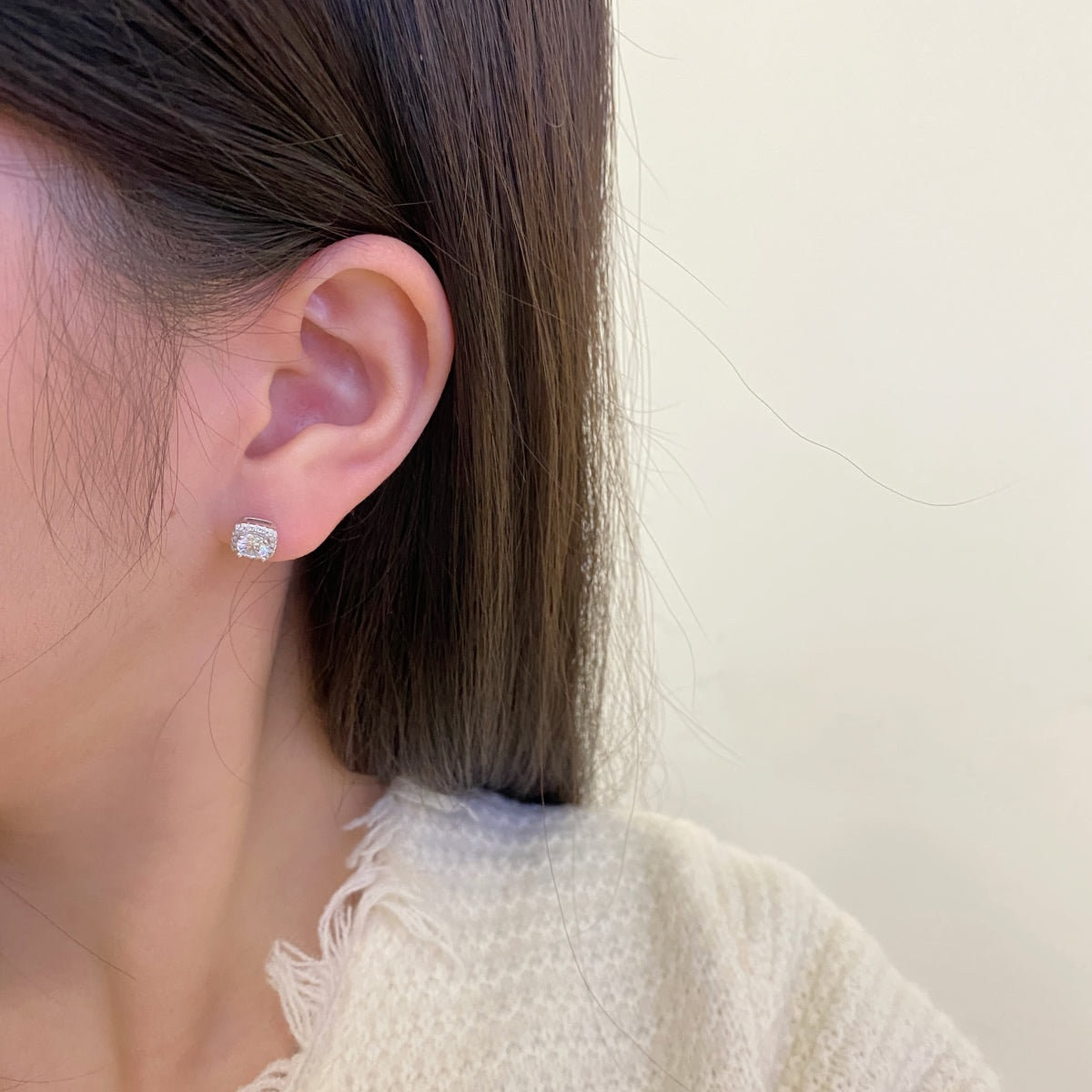 [baslovejewels]Classic Round Center Stone Stud Earrings