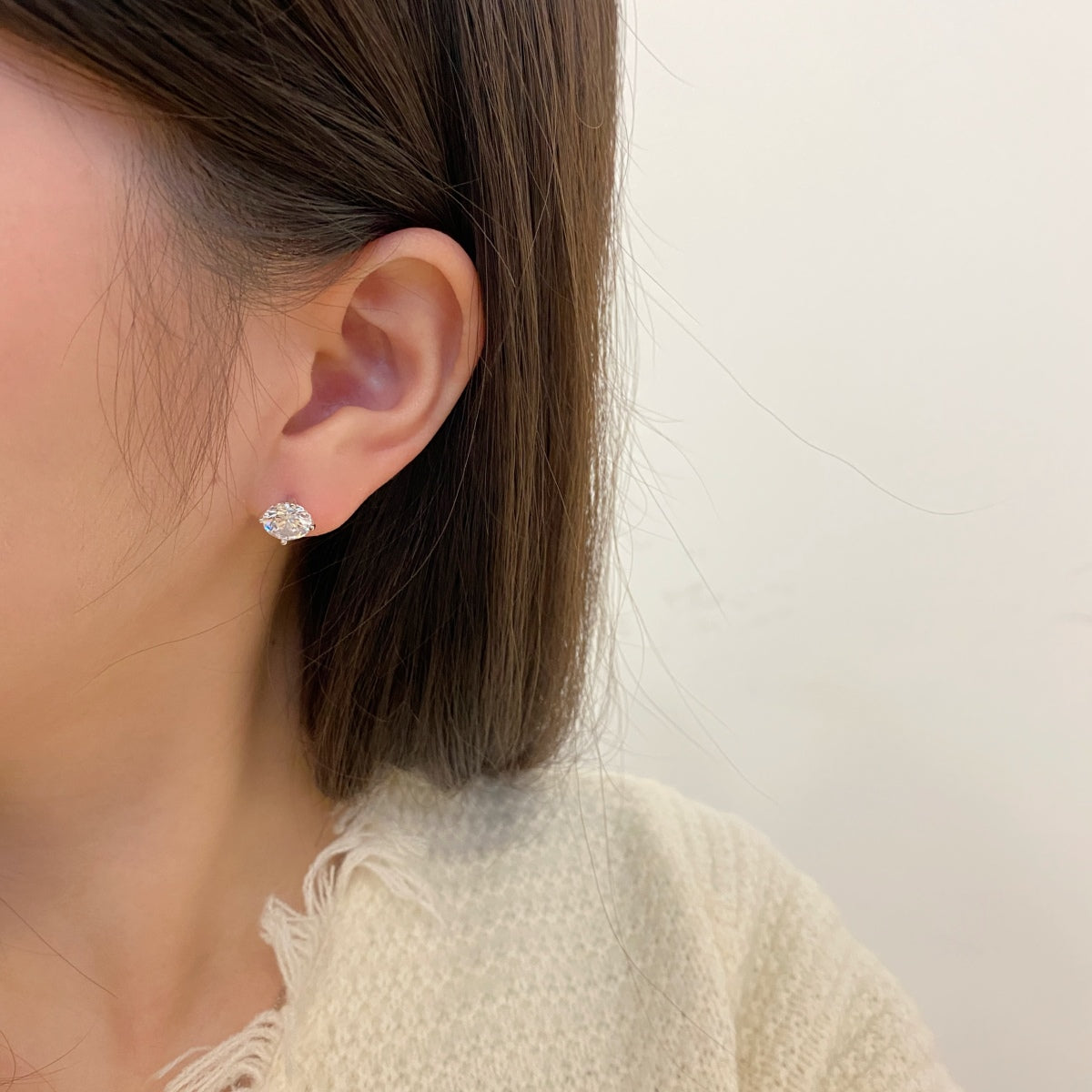 [baslovejewels]Stylish Shiny Round Center Stone Stud Earrings