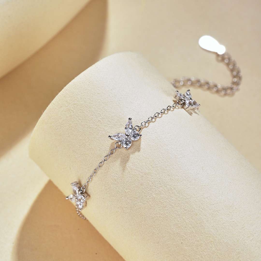 [baslovejewels]Radiant Butterfly Shape Necklace
