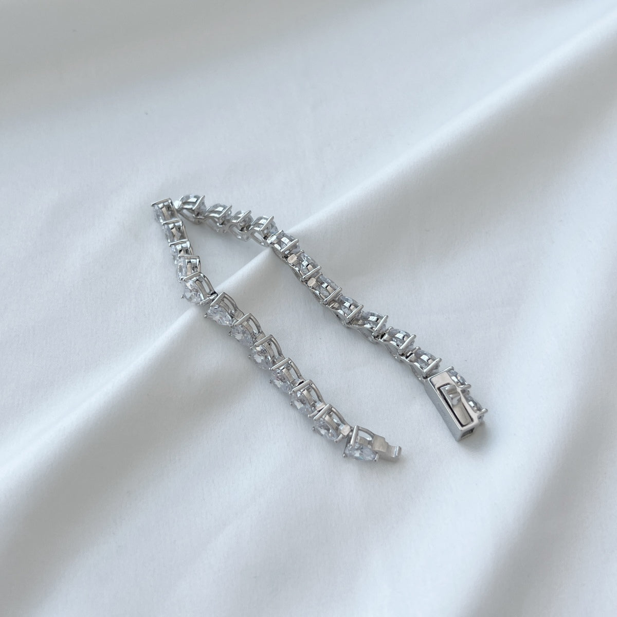 [baslovejewels]0.75 Carat Elegant Romantic Heart Shape Lover Bracelet