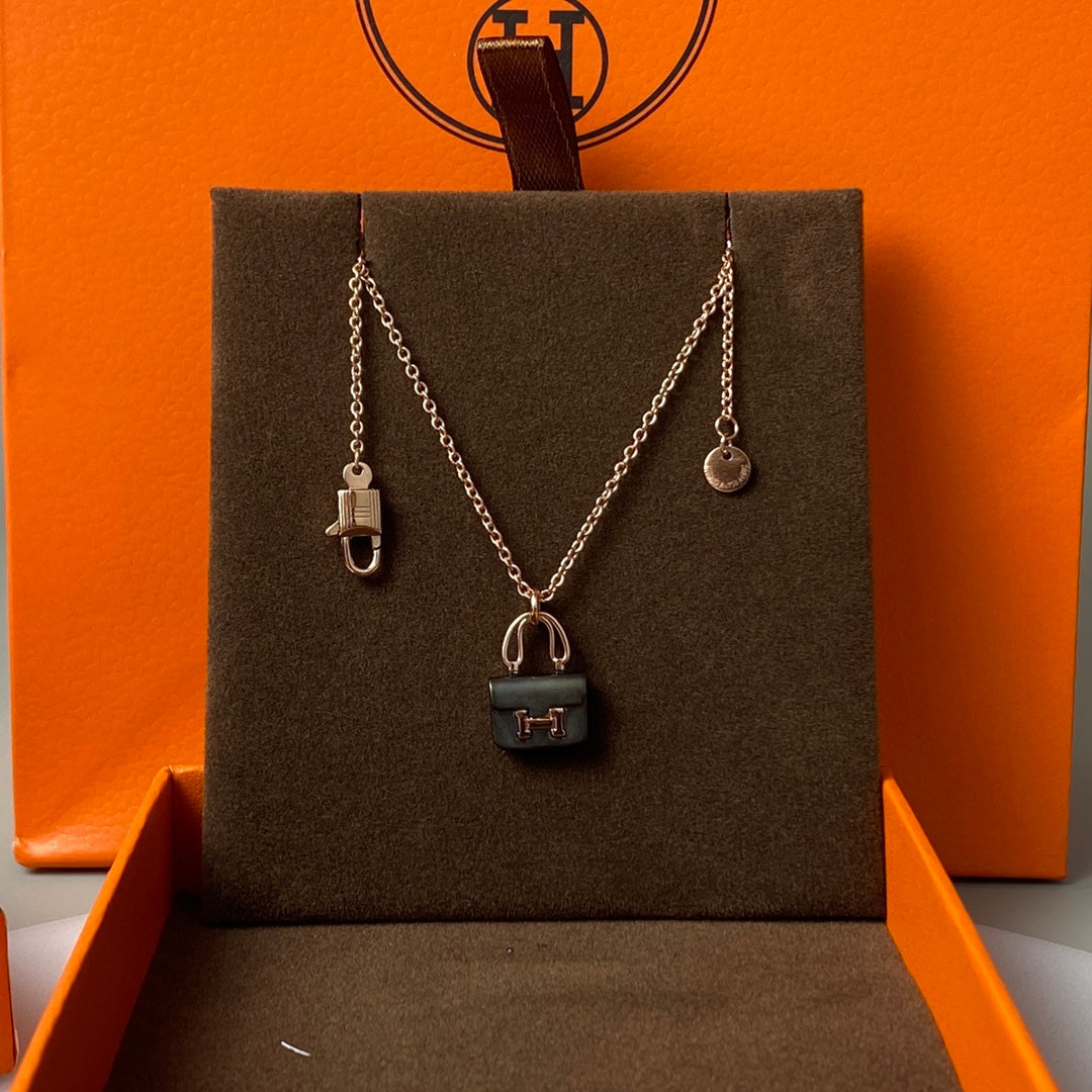 [baslovejewels]CONSTANCE BLACK PEDANT PINK GOLD NECKLACE