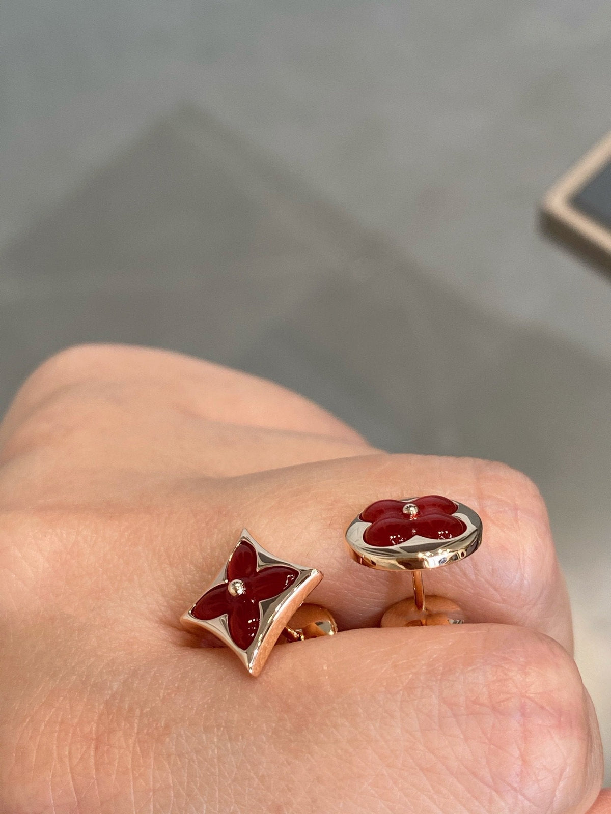 [baslovejewels]STAR AND SUN PINK GOLD CARNELIAN STUD EARRINGS