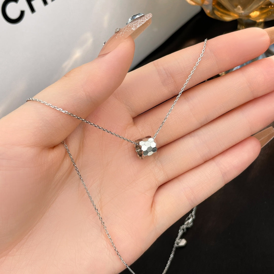 [baslovejewels]BEE MINI NECKLACE