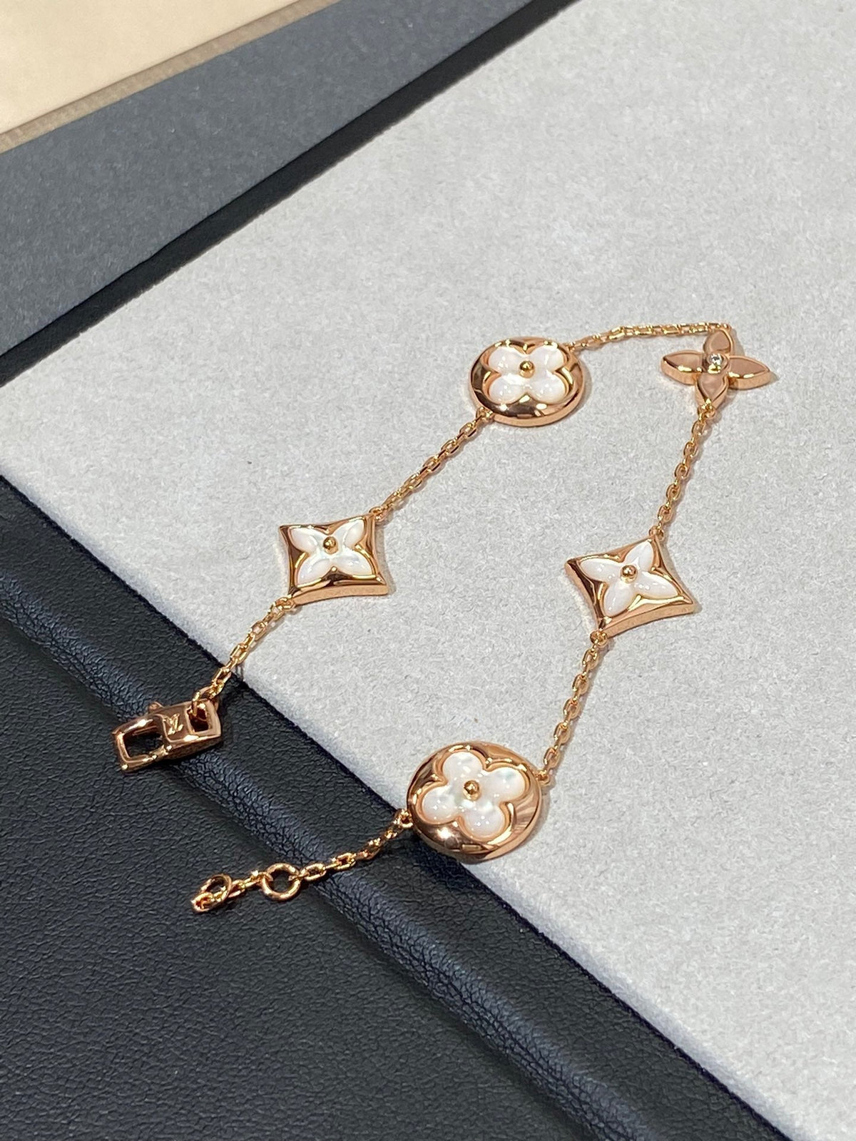 [baslovejewels]STAR AND SUN 5 MOTIF MOP PINK GOLD BRACELET