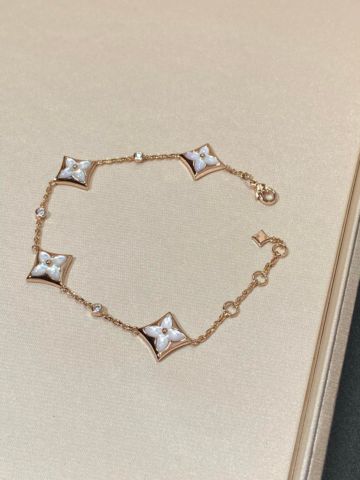 [baslovejewels]STAR 4 MOTIF MOP DIAMOND PINK GOLD BRACELET