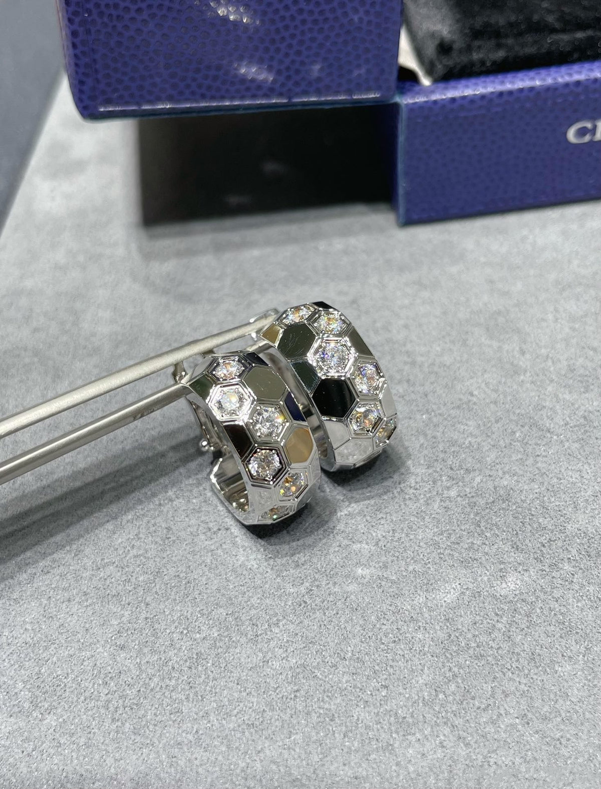 [baslovejewels]BEE LOVE DIAMOND HOOP EARRINGS
