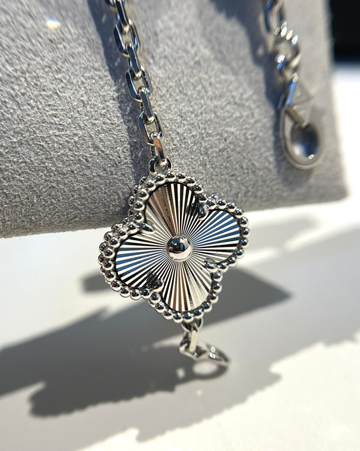 [baslovejewels]CLOVER 5 MOTIF SILVER DIAMOND BRACELET