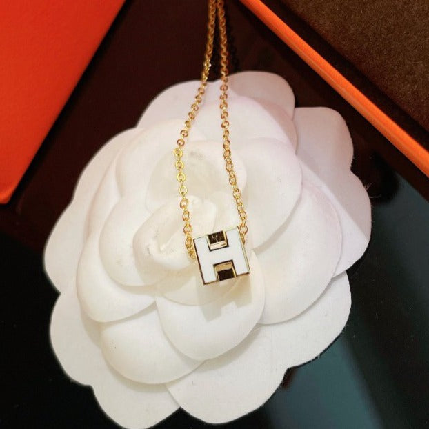 [baslovejewels]H WHITE SQUARE GOLD NECKLACE
