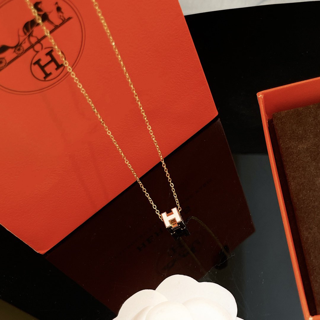 [baslovejewels]H WHITE SQUARE GOLD NECKLACE